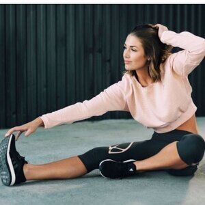 Adidas Pullover Sweatshirt Women’s Size Medium Pink Cozy Workout Sweater